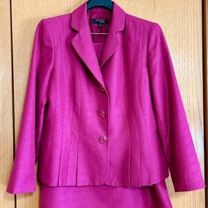 Collections by LeSuit Women Suit, Size 16, Raspberry color, Excellent Condition